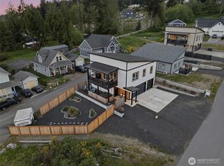 17 E Sellegren Rd, Allyn, WA 98524