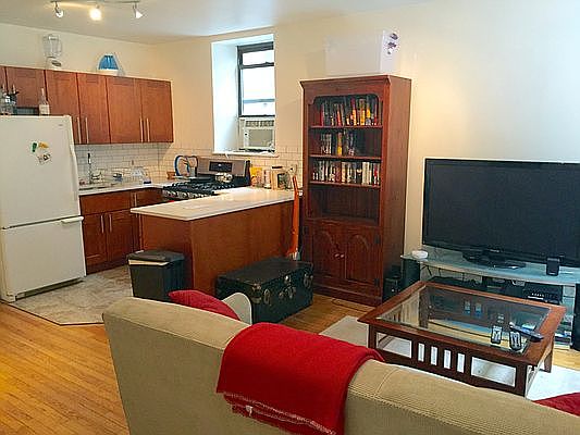 2nd image of 224 E 11th St #Gr