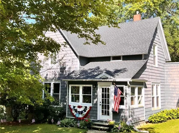 17 W Marvin St, Mayville, NY 14757