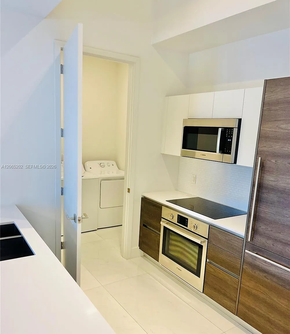 Merrick Manor Condo — Photo 1