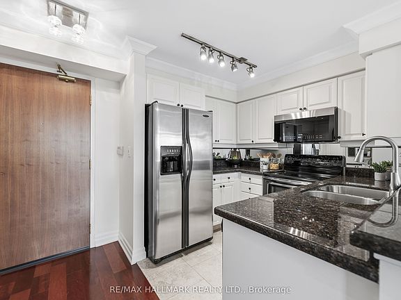 3rd image of 3840 Bathurst St #511