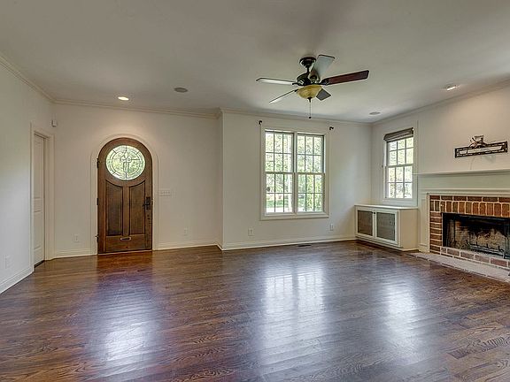 4th image of 3813 Dartmouth Ave