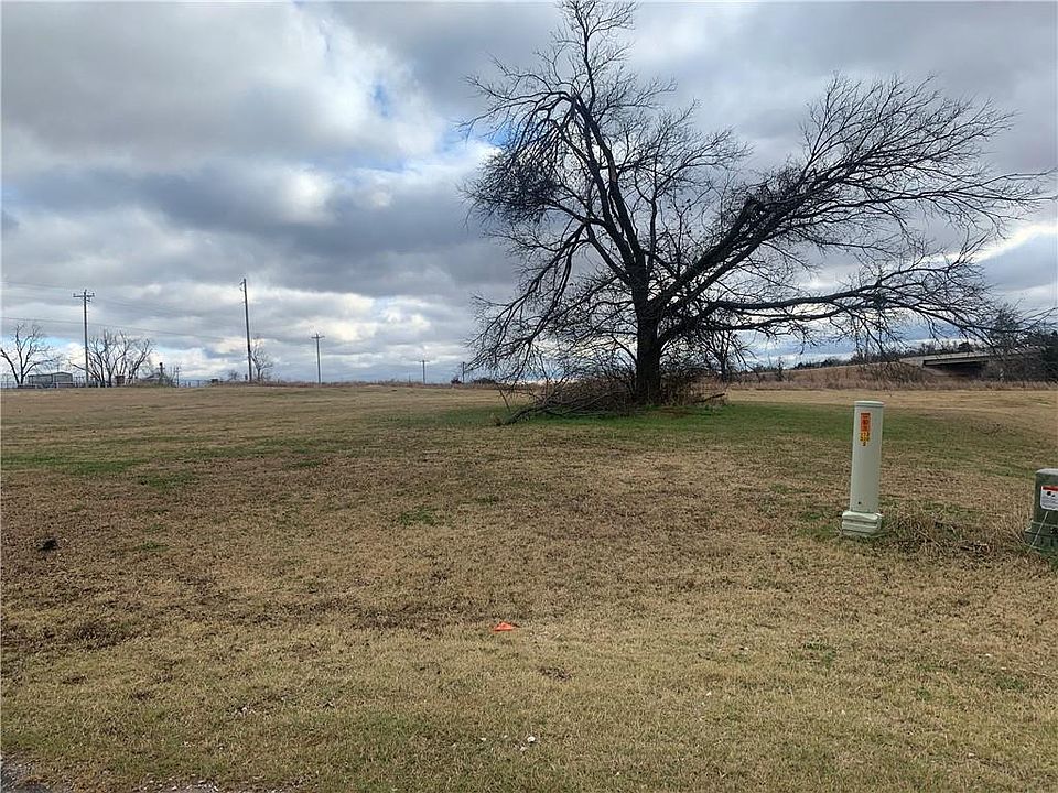 2nd image of 2199 Lake Pointe Cir
