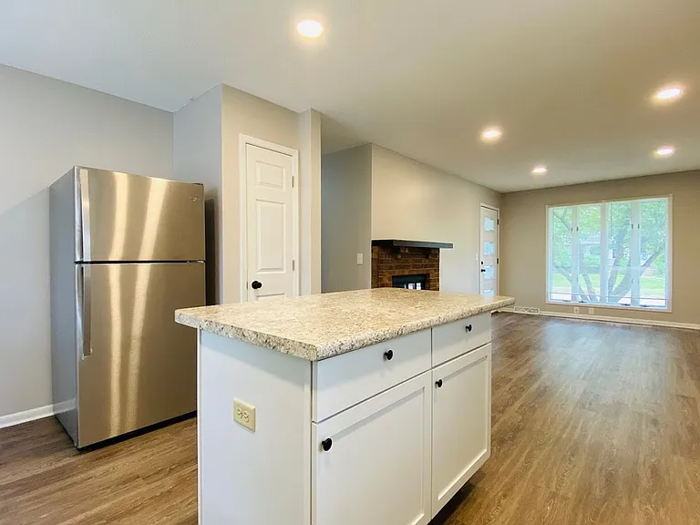 712 NW Linden St — Photo 7