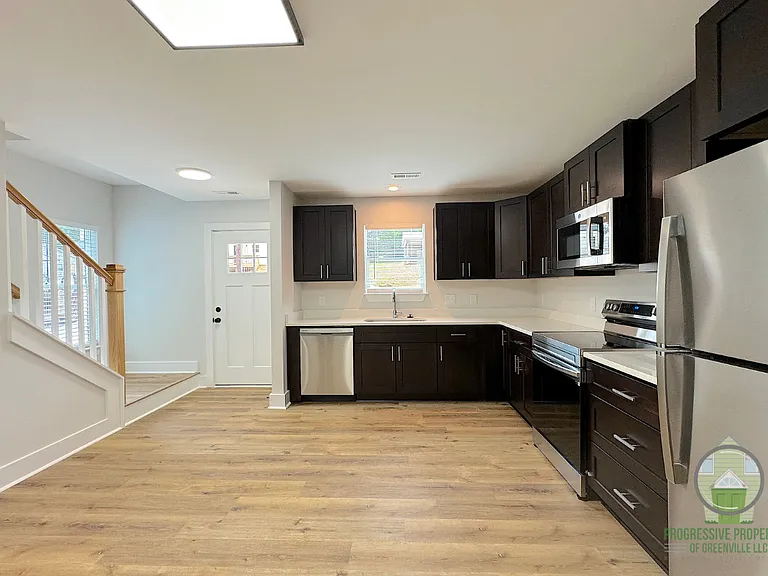 6 Robin Hood Rd #A — Photo 2