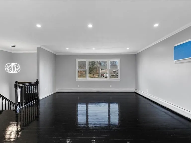 63 Stemway Rd — Photo 2