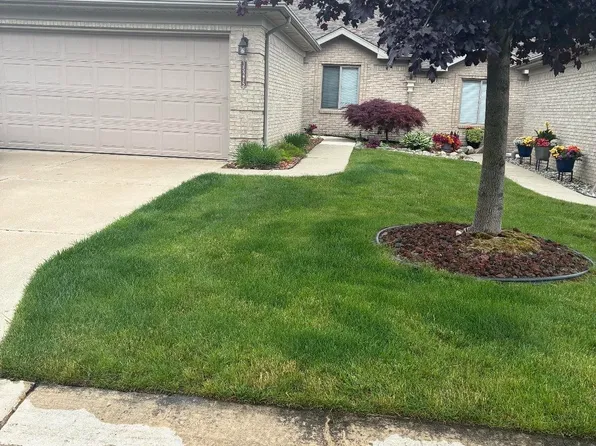 35275 Silver Maple Dr #37, Clinton Township, MI 48035
