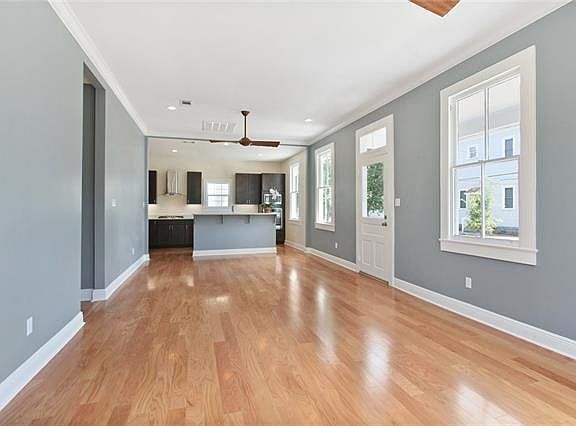 3rd image of 3325 Desoto St