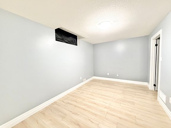 3rd image of 875 Longworth Rd #0
