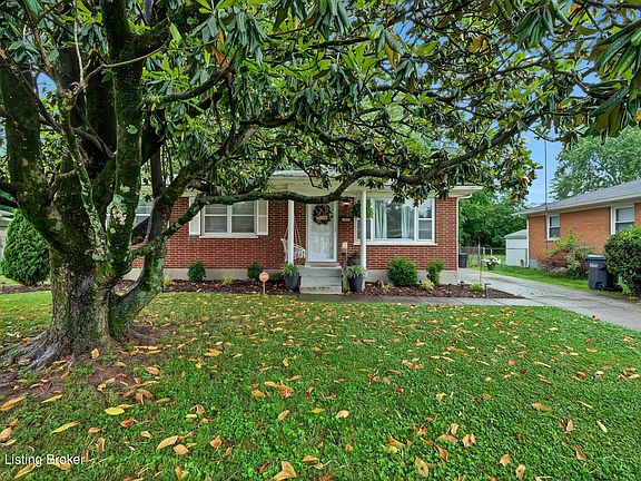 2nd image of 1924 White Oak Ln