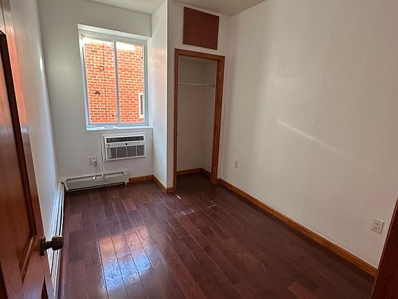 4th image of 4548 164th St Unit 1
