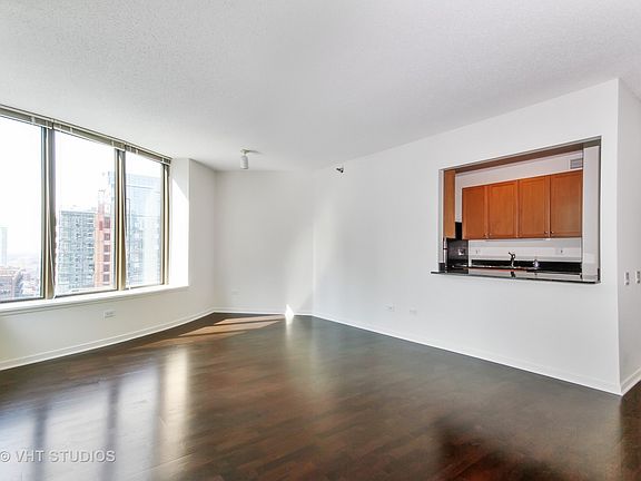 3rd image of 400 N La Salle St #1807