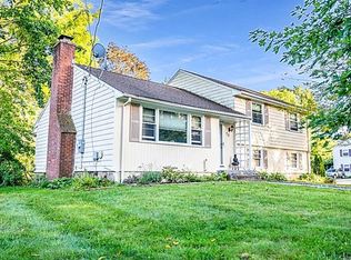 70 Round Hill Rd, North Haven, CT 06473