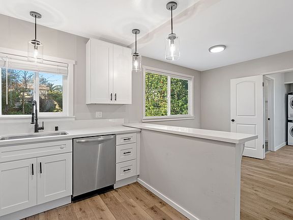 3rd image of 3122 Rockview Pl APT B