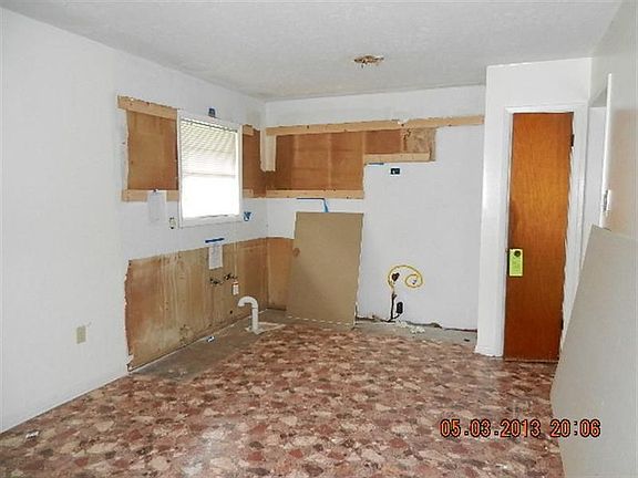 5th image of 1156 Crest Cir NE