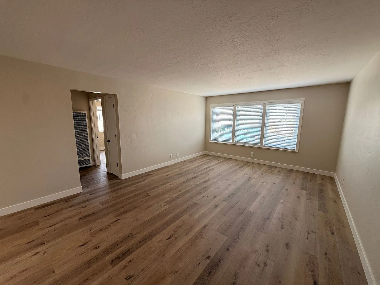 1198 Laurel Street — Photo 2