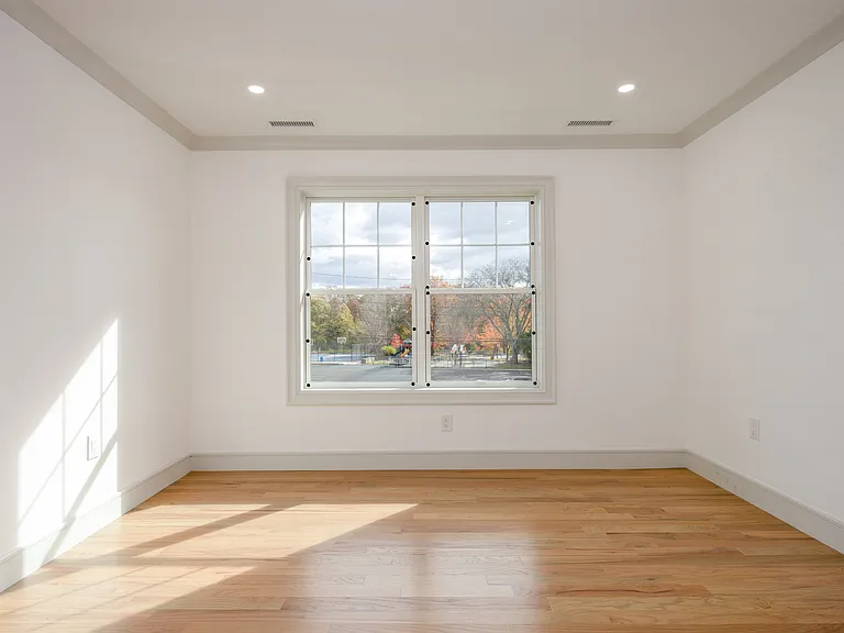 1 Victoria Ln — Photo 9