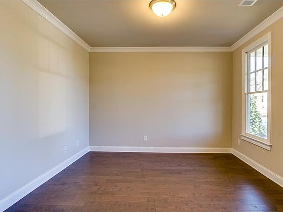 5th image of 4165 Brookview Dr