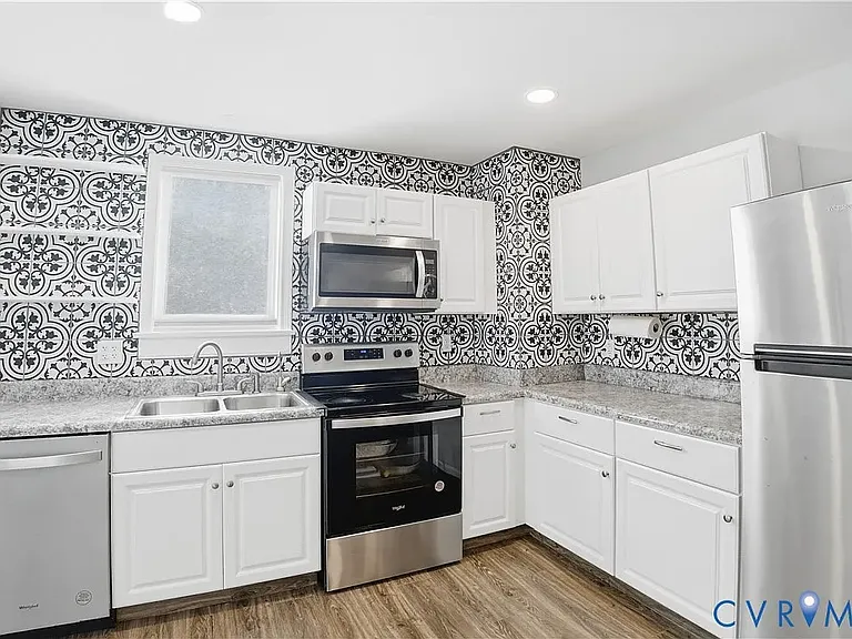 308 Maple Ln — Photo 3