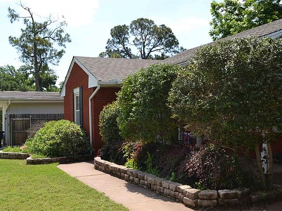 2nd image of 1565 Mesquite St