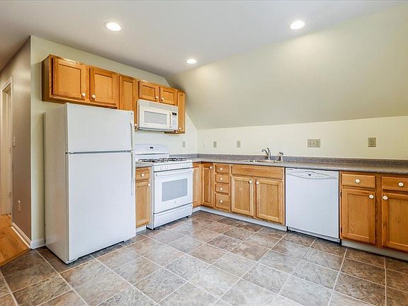 4th image of 45 Stewart St #3