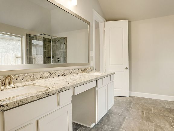 Double sinks in owner s bath