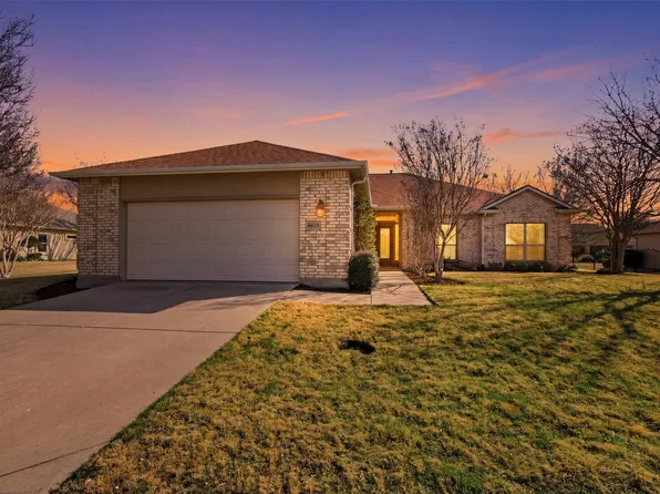 8925 Crestview Dr, Denton, TX 76207