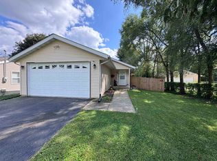 837 Maple Ave, Machesney Park, IL 61115