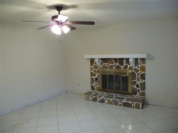 4th image of 1749 Stratford Dr