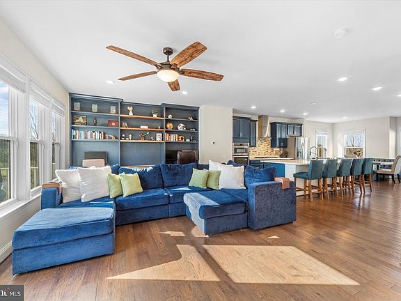 4th image of 2033 Alder Ln