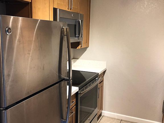 3rd image of 12527 Roosevelt Way NE