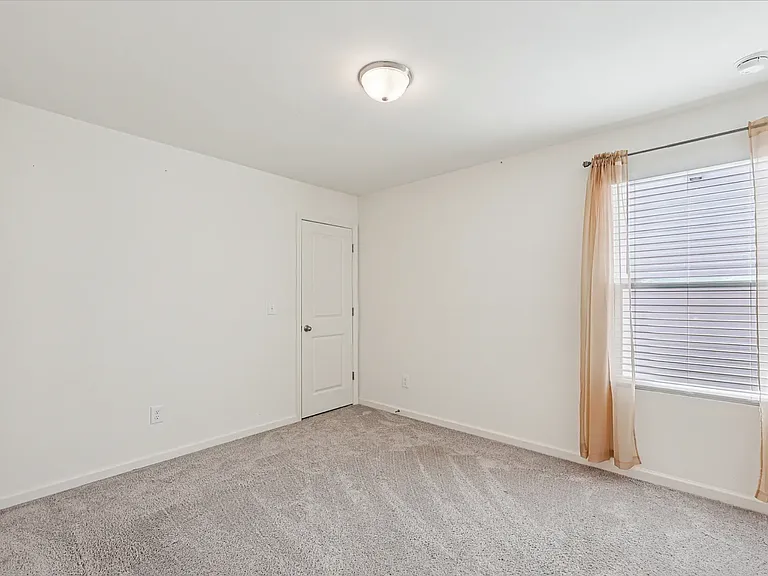 415 Knightsbridge Ln — Photo 12