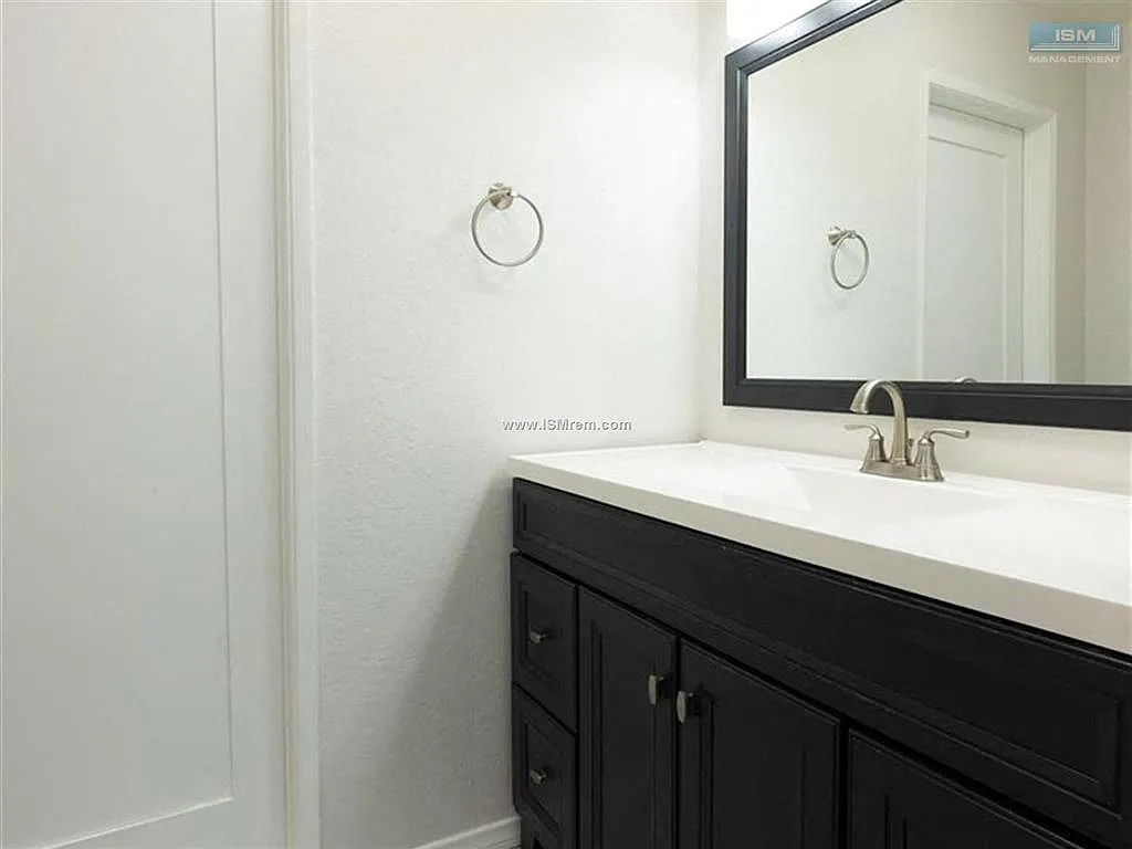 Tiara Apartments — Photo 2
