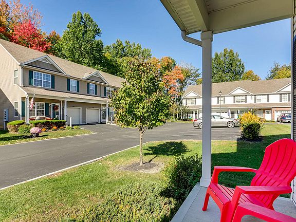 4th image of 667 Grove Cir