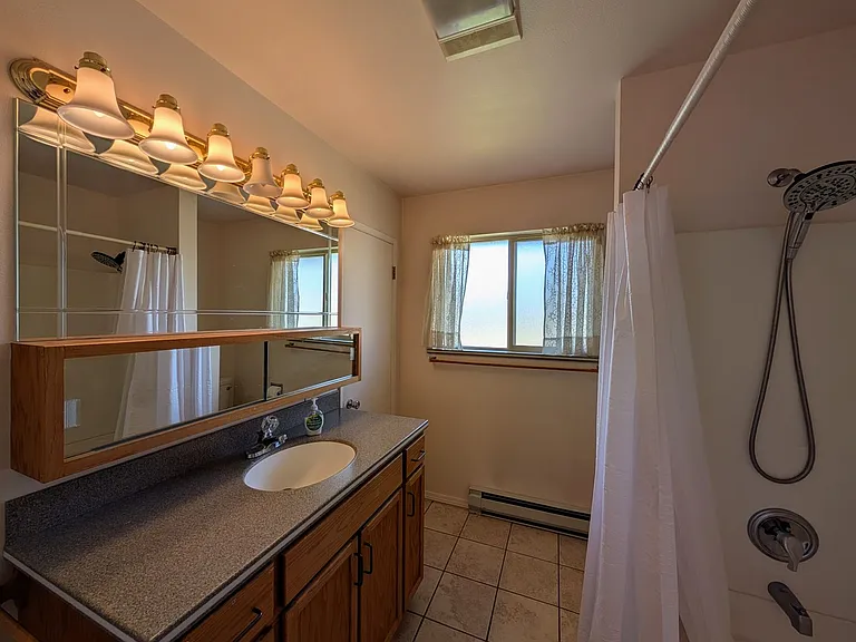 1616 Jefferson St — Photo 17