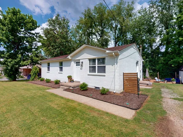 916 Turner Dr, Hartsville, TN 37074