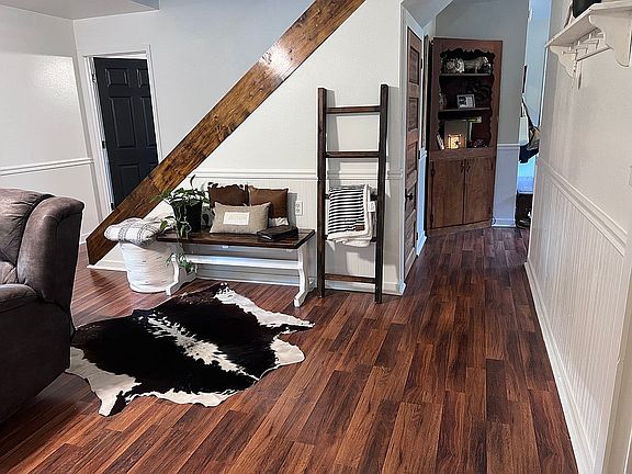 4th image of 22805 Graham St