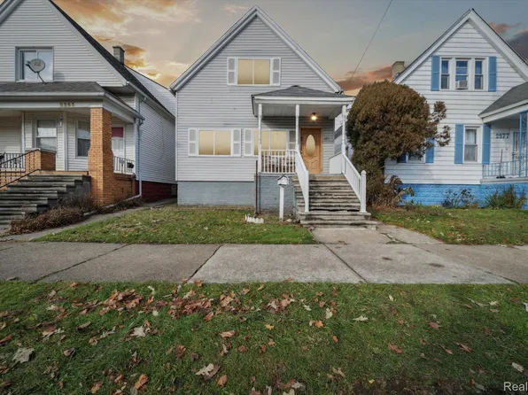 2271 Evaline St, Hamtramck, MI 48212