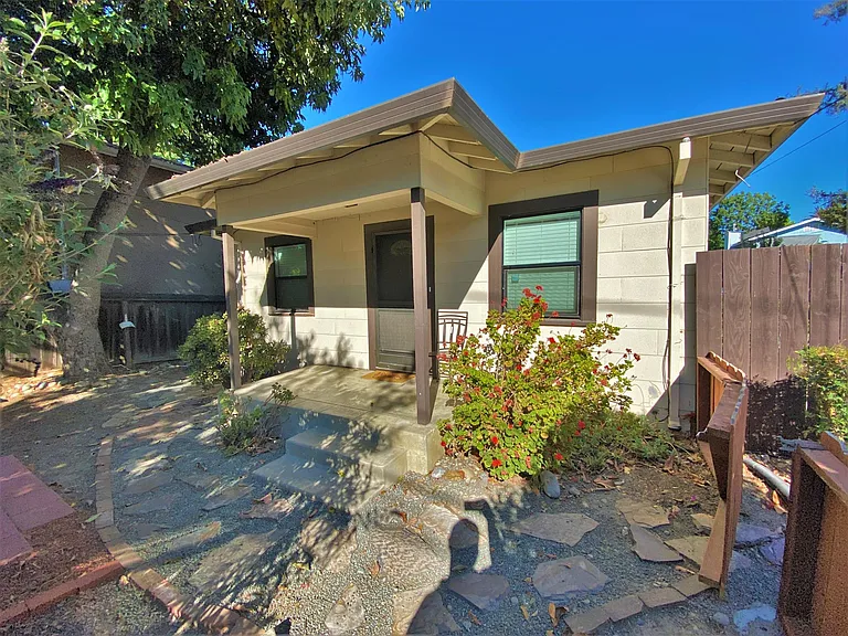 245 Chiquita Ave — Photo 3