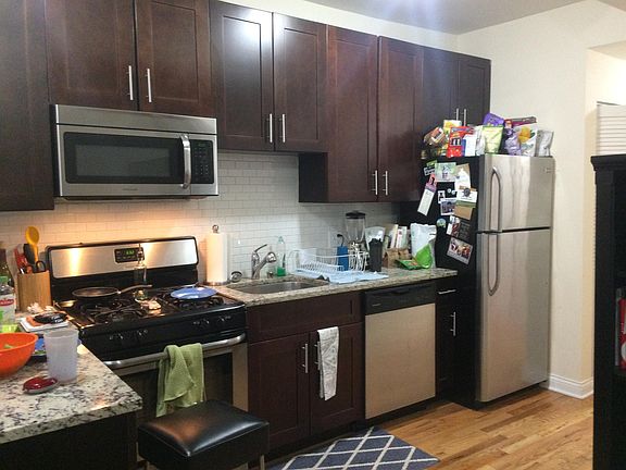 3rd image of 1320 N Wood St #A
