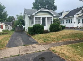 91 Castleford Rd, Rochester, NY 14616