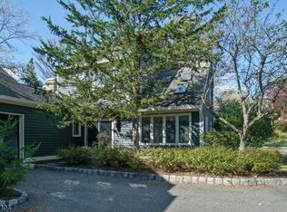 128 Village Dr, Basking Ridge, NJ 07920