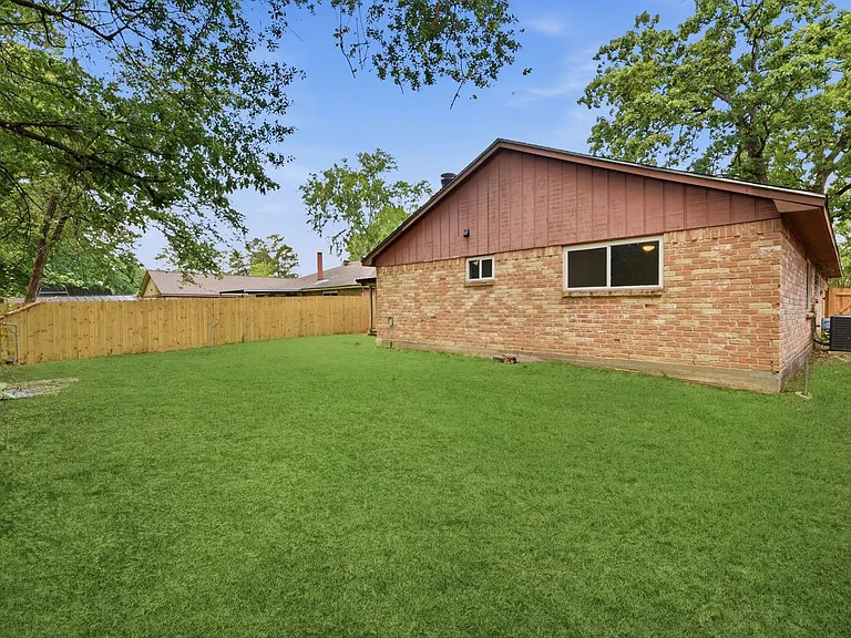 3008 Hunnington Dr — Photo 20