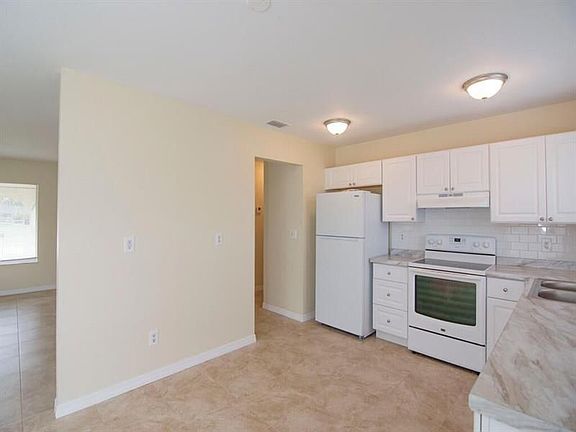 2nd image of 365 SW Belmont Cir
