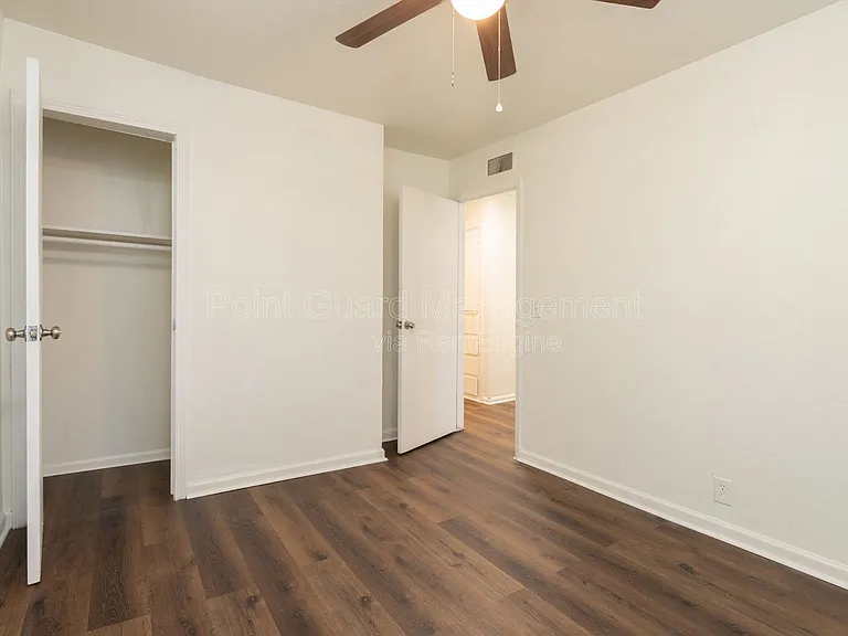 631 N Mount Carmel St — Photo 13