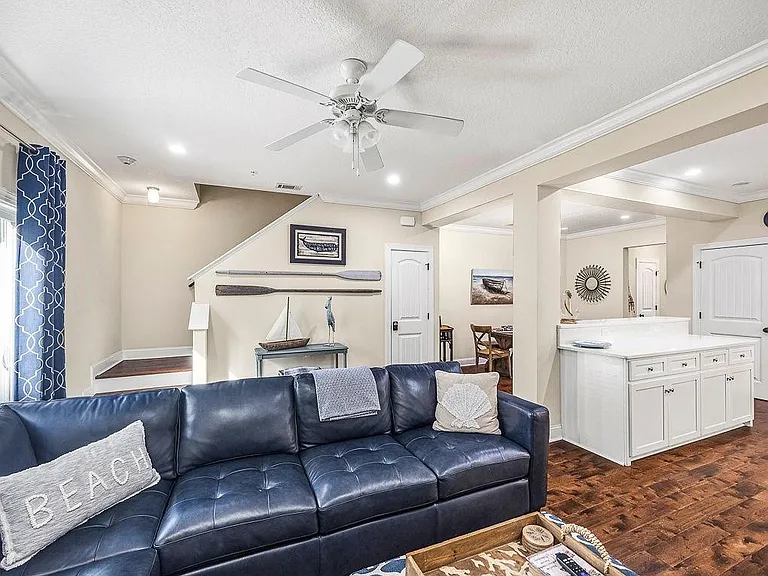 802 Reserve Ln — Photo 17