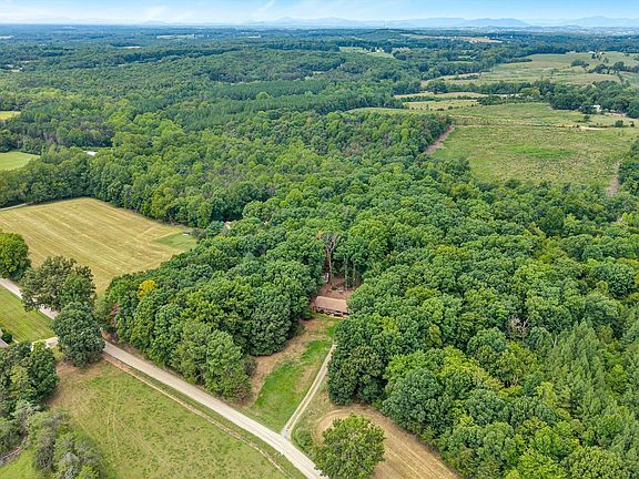 2nd image of 1617 Lonely Hollow Rd