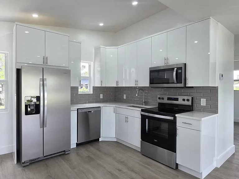 4181 Winchester Ln — Photo 14