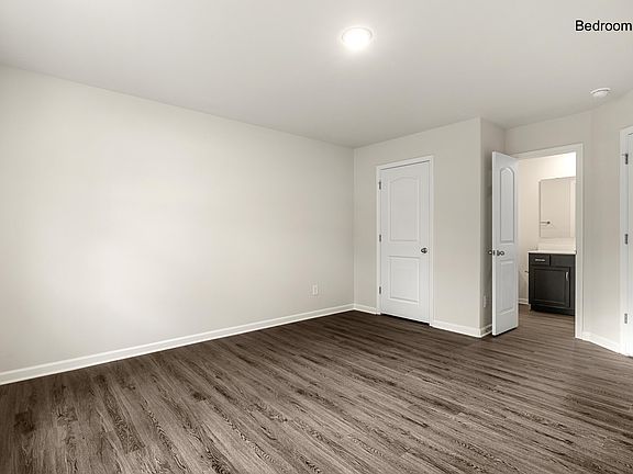 5th image of 304 Elm St