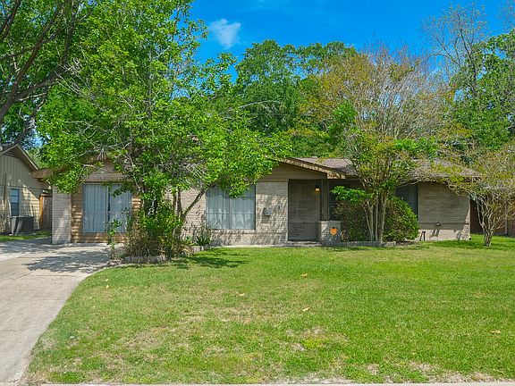 3rd image of 2318 Bron Holly Dr